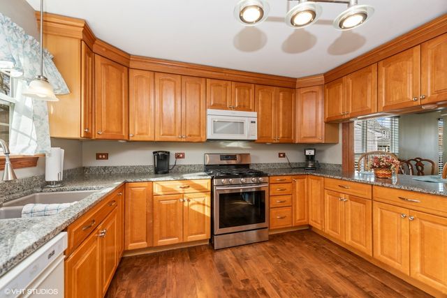 11061 Bayou Court, Huntley, IL 60142