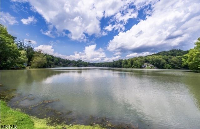 26 Cedar Tree Trl, Wantage Twp., NJ 07461