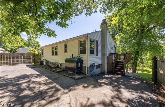 26 Cedar Tree Trl, Wantage Twp., NJ 07461