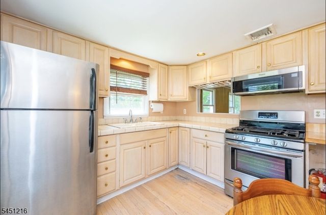 26 Cedar Tree Trl, Wantage Twp., NJ 07461