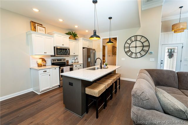 2073 Prestwick Place, Henryville, IN 47126