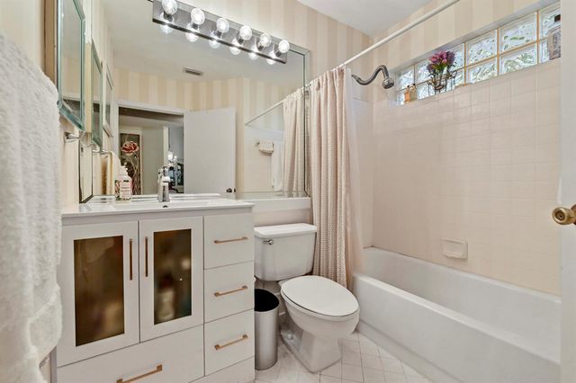 5450 Verona Drive O, Boynton Beach, FL 33437