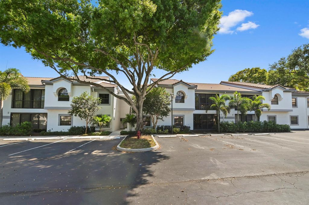 5450 Verona Drive O, Boynton Beach, FL 33437