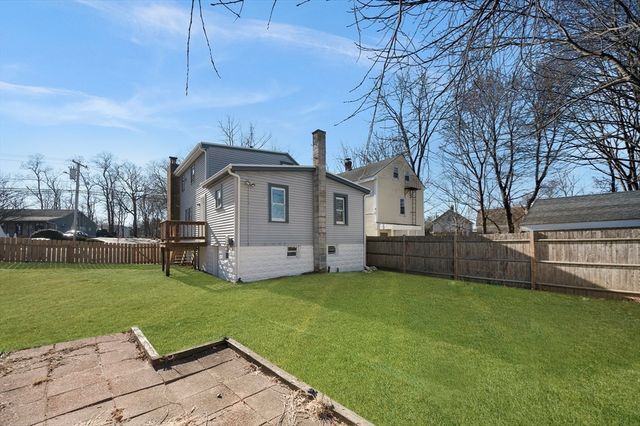 76 Main St, Blackstone, MA 01504