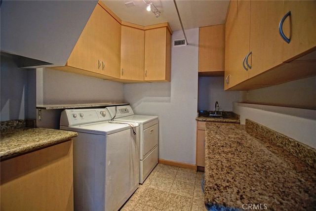 3915 Fredonia Drive, Studio City, CA 90068