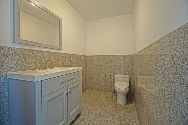 3915 Fredonia Drive, Studio City, CA 90068