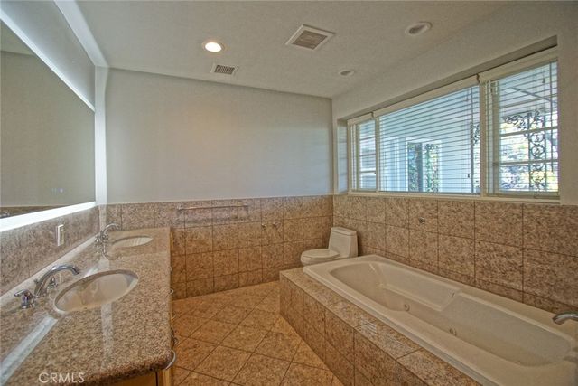 3915 Fredonia Drive, Studio City, CA 90068