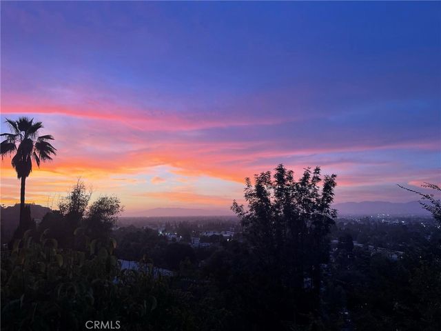 3915 Fredonia Drive, Studio City, CA 90068