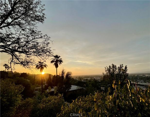 3915 Fredonia Drive, Studio City, CA 90068