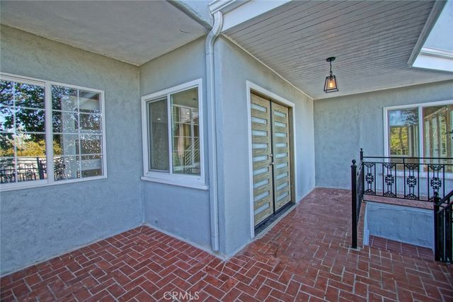 3915 Fredonia Drive, Studio City, CA 90068