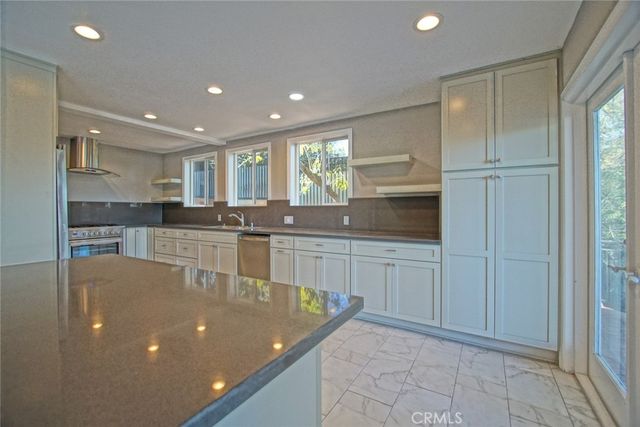 3915 Fredonia Drive, Studio City, CA 90068