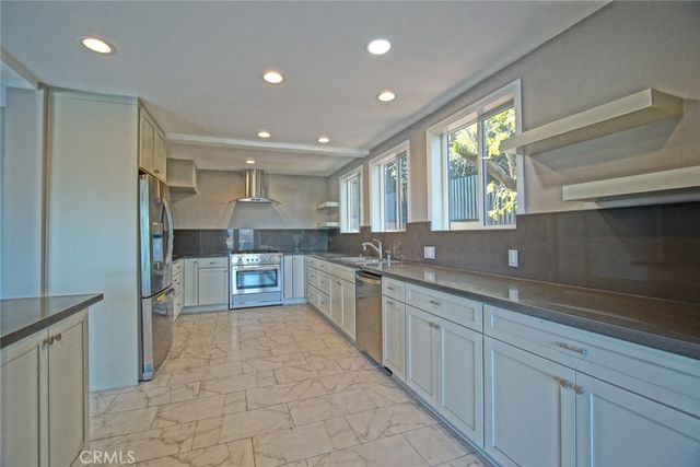 3915 Fredonia Drive, Studio City, CA 90068