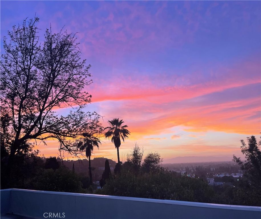 3915 Fredonia Drive, Studio City, CA 90068