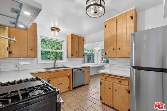 21309 Ibanez Avenue, Woodland Hills (los Angeles), CA 91364
