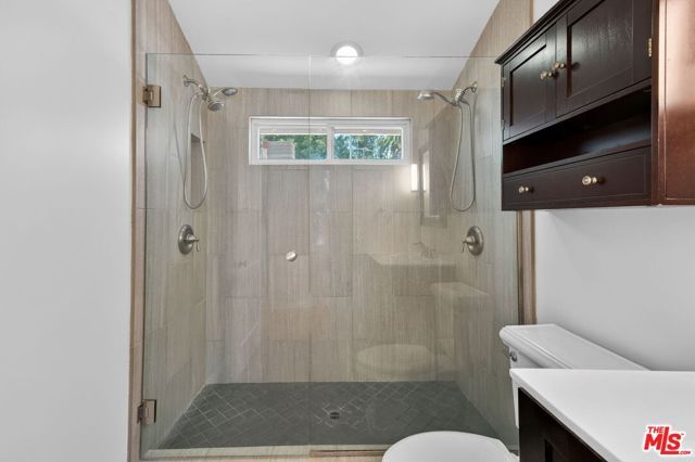 21309 Ibanez Avenue, Woodland Hills (los Angeles), CA 91364