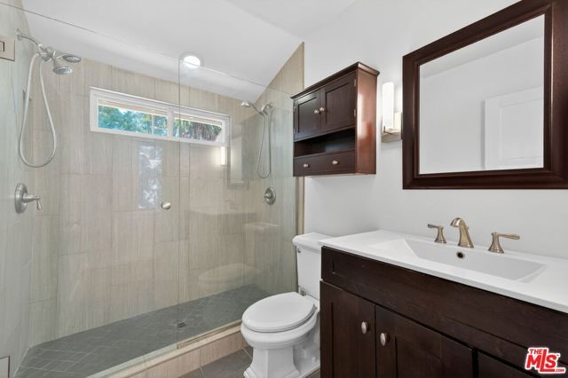 21309 Ibanez Avenue, Woodland Hills (los Angeles), CA 91364
