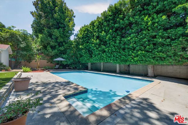 21309 Ibanez Avenue, Woodland Hills (los Angeles), CA 91364