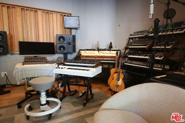 825 N Avenue 67, Los Angeles, CA 90042