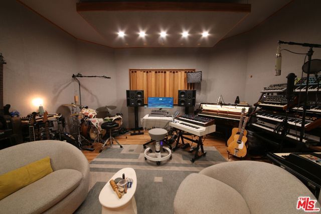 825 N Avenue 67, Los Angeles, CA 90042