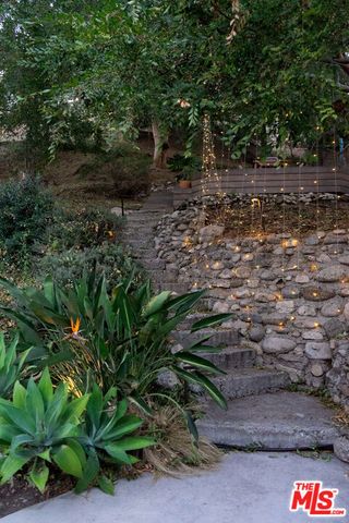 825 N Avenue 67, Los Angeles, CA 90042