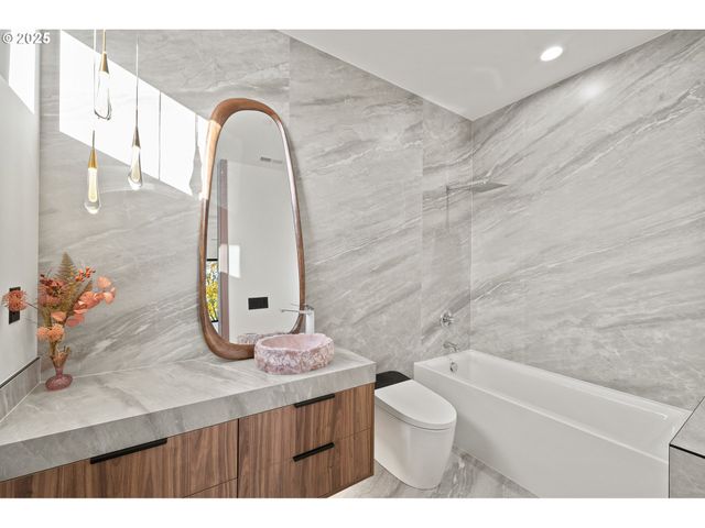 530 Ne PROVINCE Dr, Camas, WA 98607