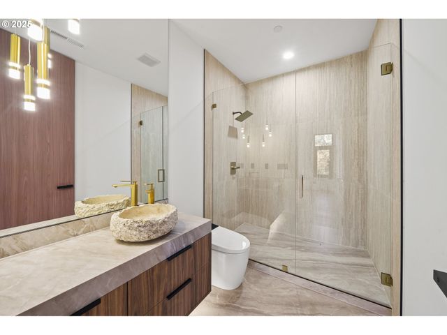 530 Ne PROVINCE Dr, Camas, WA 98607