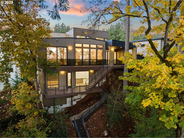 530 Ne PROVINCE Dr, Camas, WA 98607