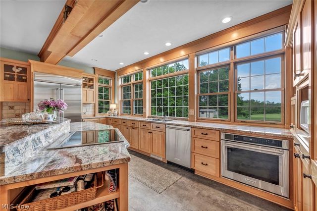 10360 Sawmill Drive, Chardon, OH 44024