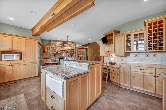 10360 Sawmill Drive, Chardon, OH 44024