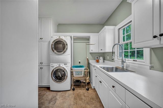 10360 Sawmill Drive, Chardon, OH 44024