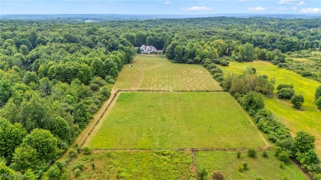 10360 Sawmill Drive, Chardon, OH 44024