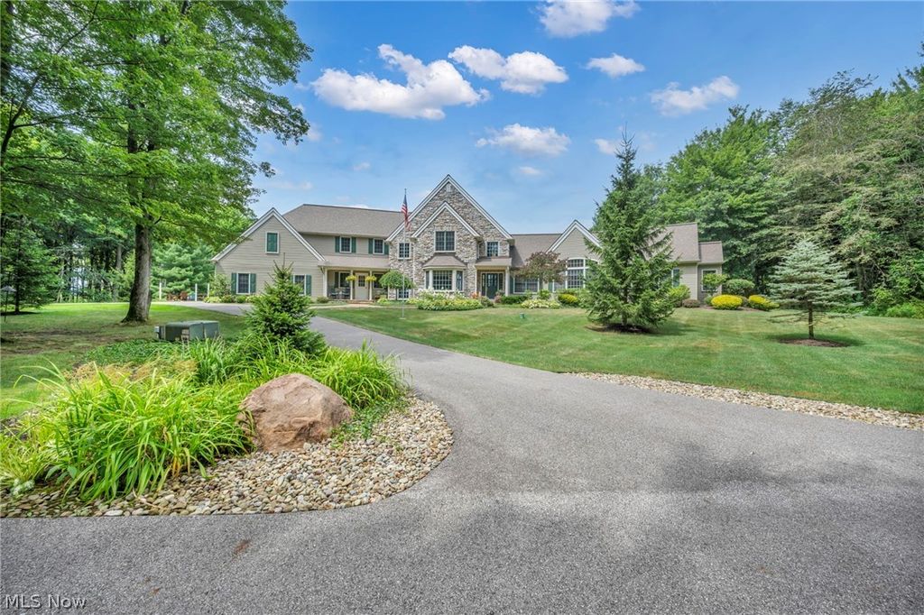 10360 Sawmill Drive, Chardon, OH 44024