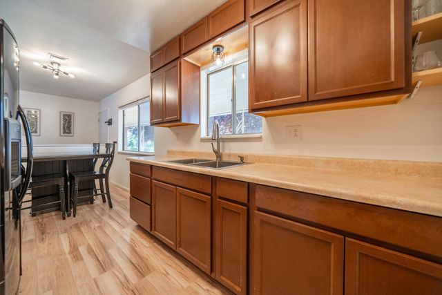 5802 Mountain View Drive, Redding, CA 96003