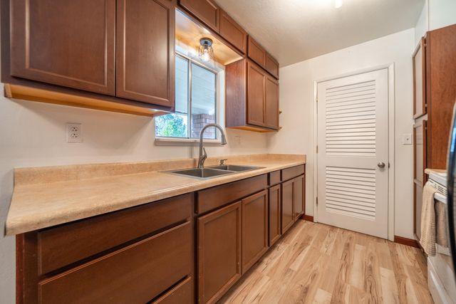 5802 Mountain View Drive, Redding, CA 96003