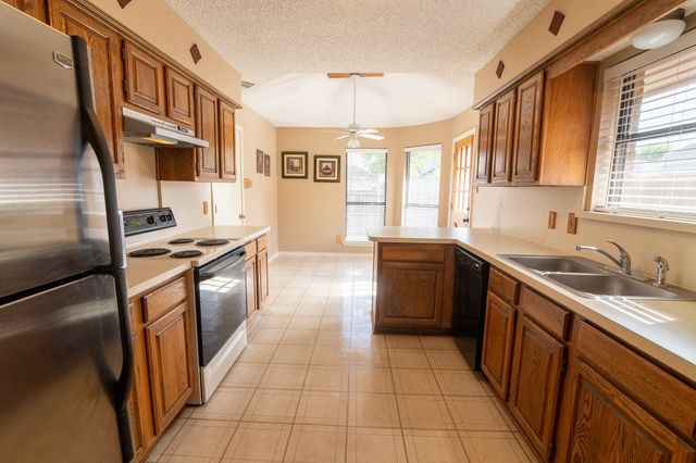 2028 Falcon Ridge Drive B, Carrollton, TX 75010