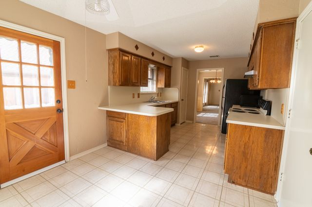 2028 Falcon Ridge Drive B, Carrollton, TX 75010