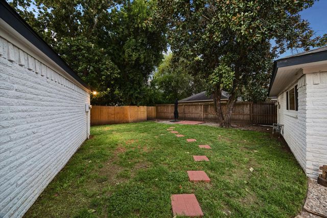 6226 Bankside Drive, Houston, TX 77096