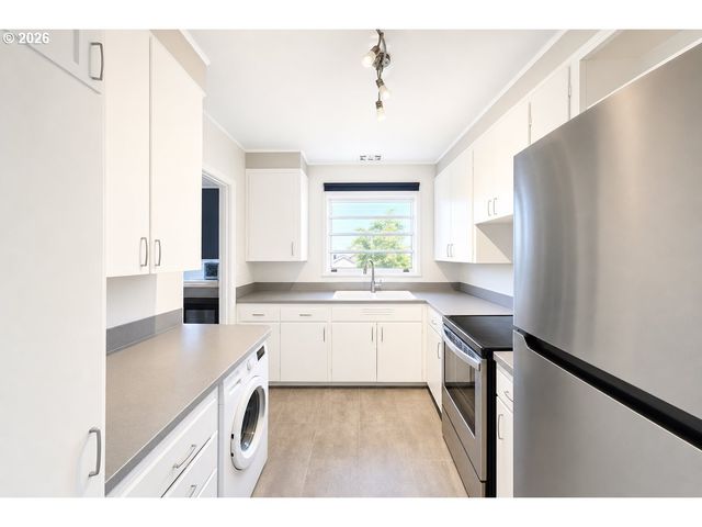 6728 Ne HANCOCK St, Portland, OR 97213