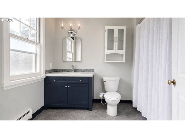 6728 Ne HANCOCK St, Portland, OR 97213