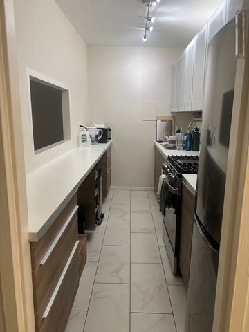 6 Whittier Place 6F, Boston, MA 02114