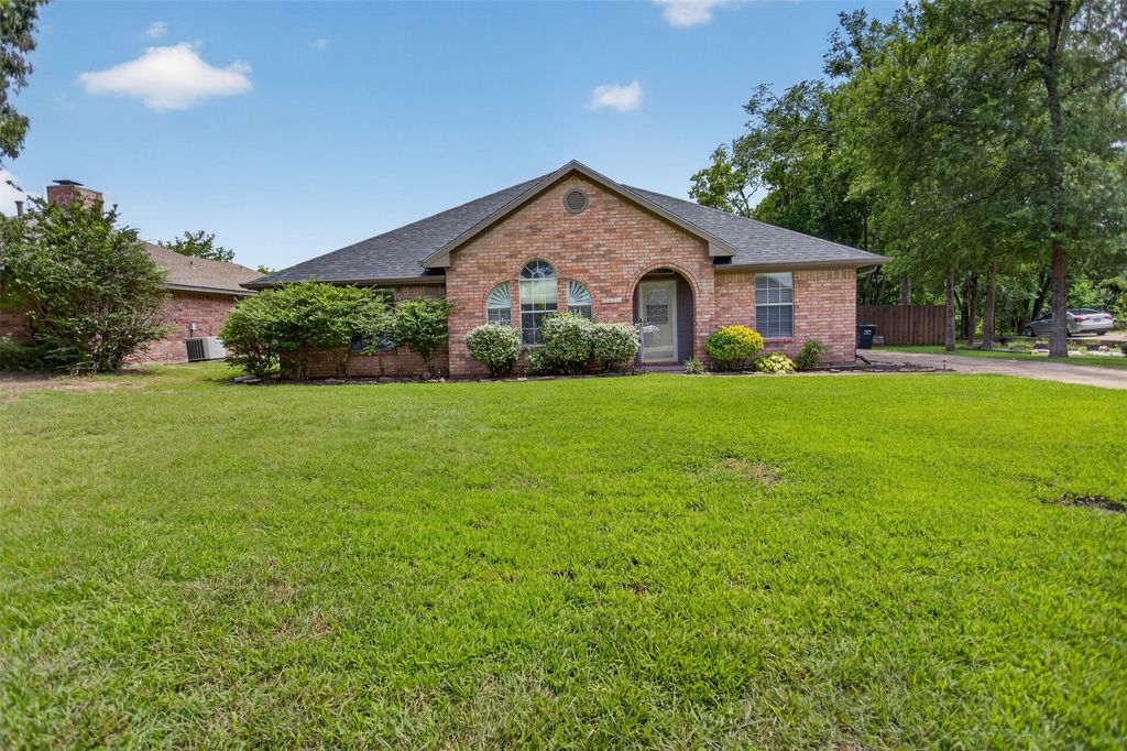 10520 Woodland Drive, Greenville, TX 75402