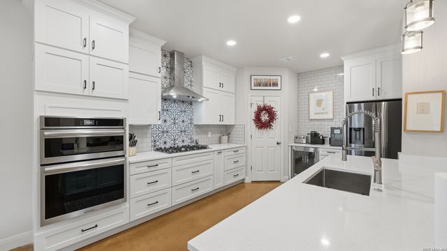 808 ELMWOOD CV, New Braunfels, TX 78130