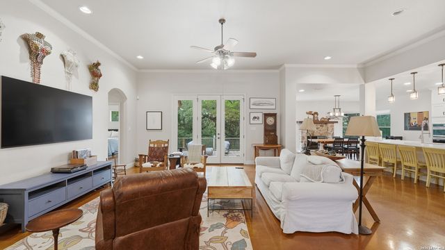 808 ELMWOOD CV, New Braunfels, TX 78130
