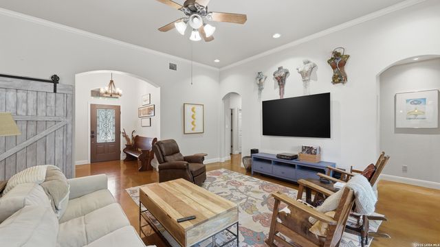 808 ELMWOOD CV, New Braunfels, TX 78130