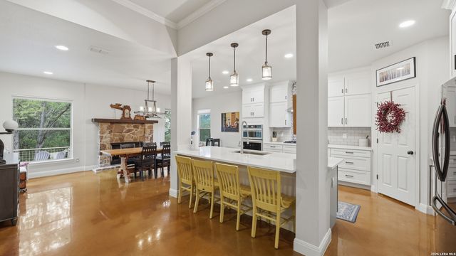 808 ELMWOOD CV, New Braunfels, TX 78130