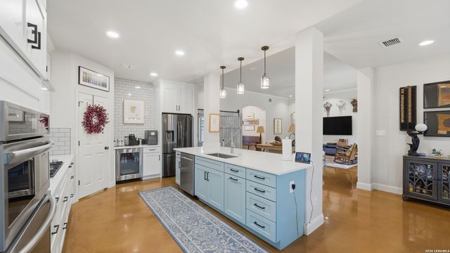 808 ELMWOOD CV, New Braunfels, TX 78130