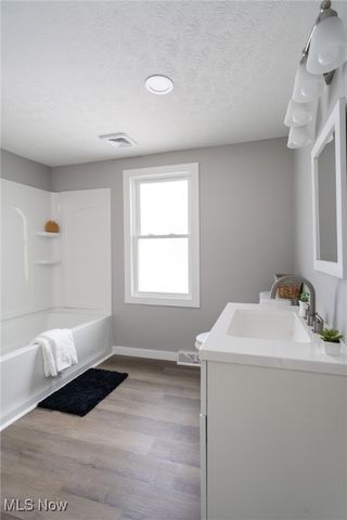 553 Purdue Avenue, Elyria, OH 44035