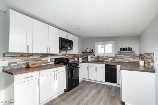 553 Purdue Avenue, Elyria, OH 44035