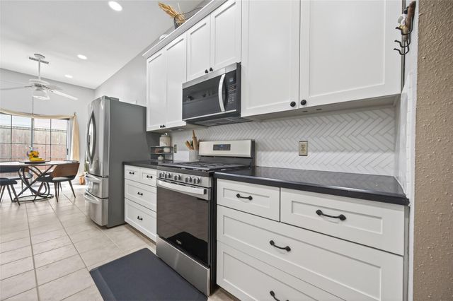 5710 S Magazine Circle, Houston, TX 77084