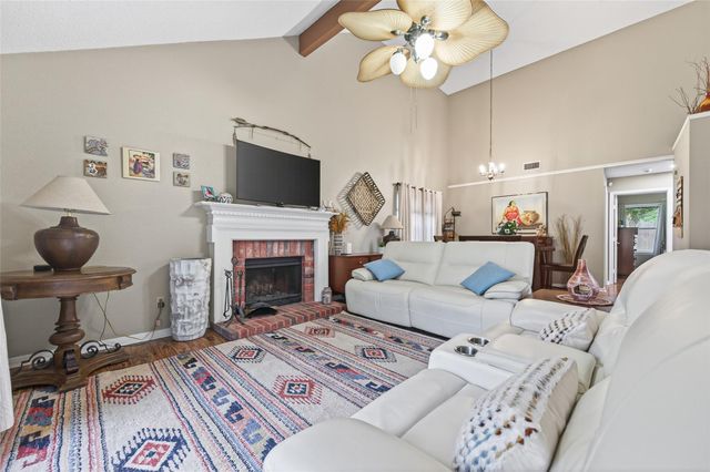 5710 S Magazine Circle, Houston, TX 77084